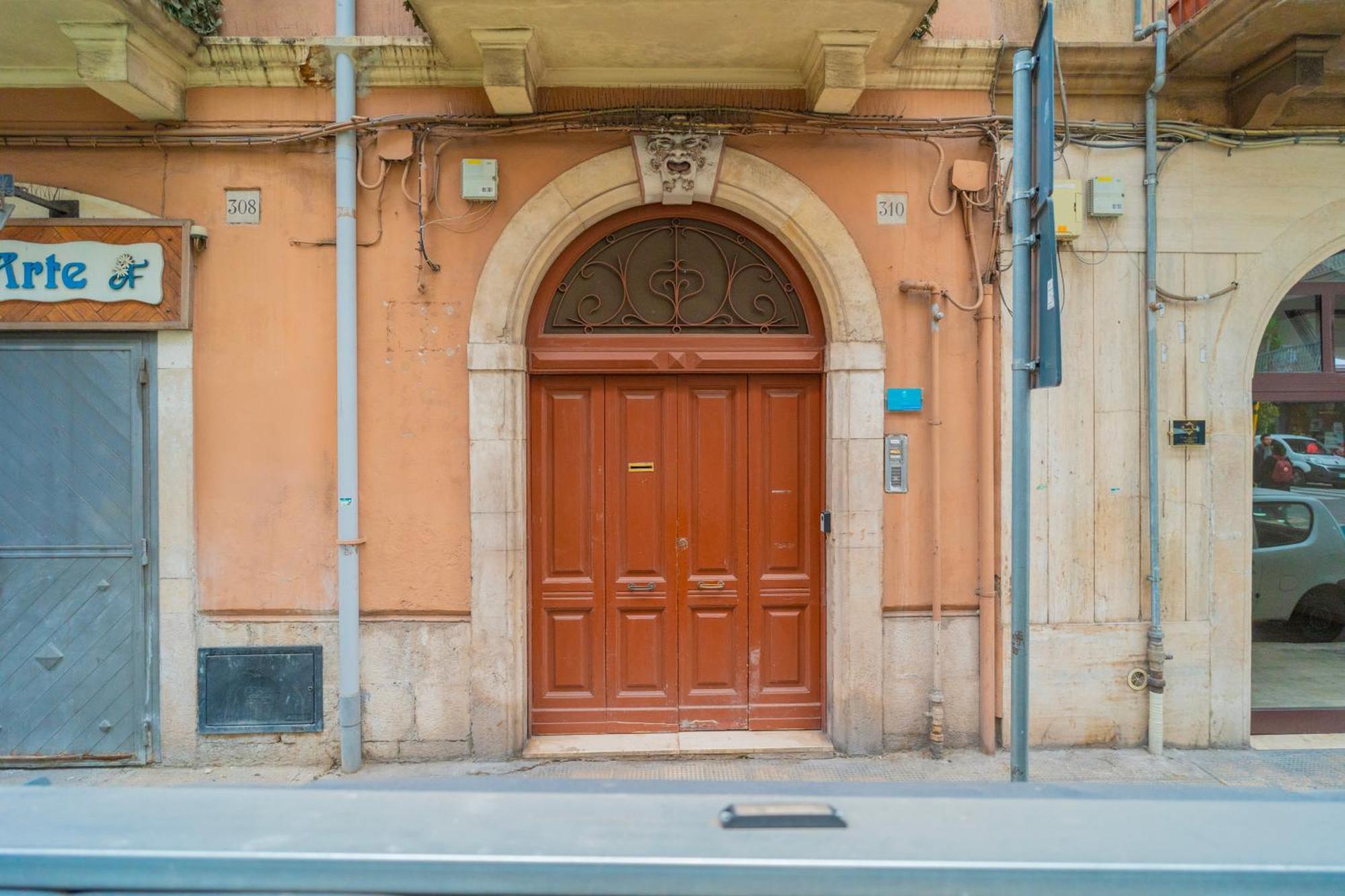 Dimora Dante 310 Apartment Bari Luaran gambar