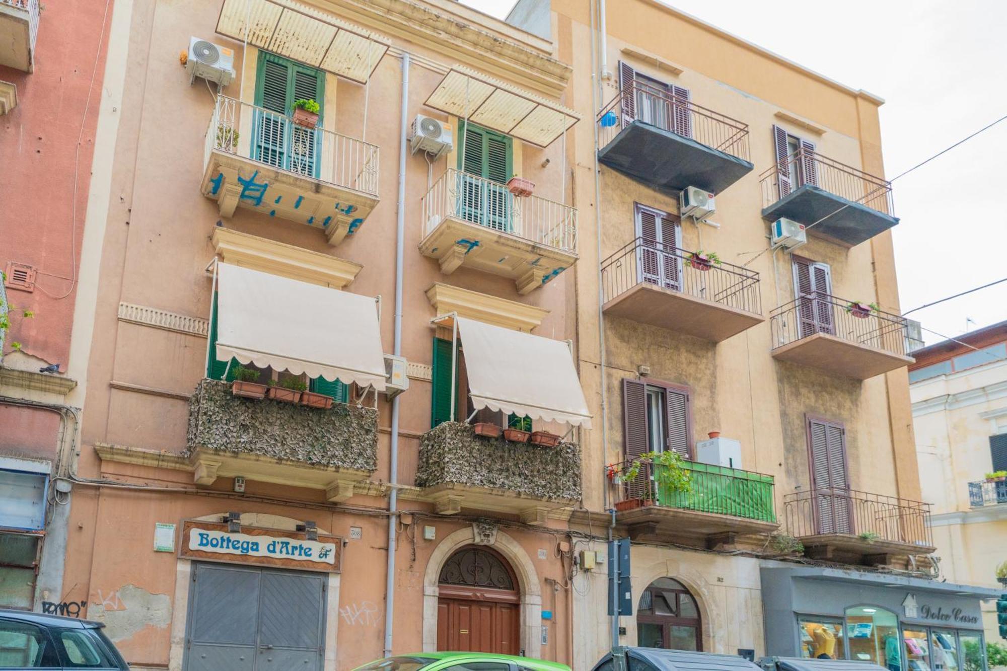 Dimora Dante 310 Apartment Bari Luaran gambar
